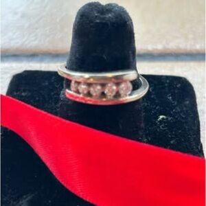 Elegant 10k white gold diamond ring